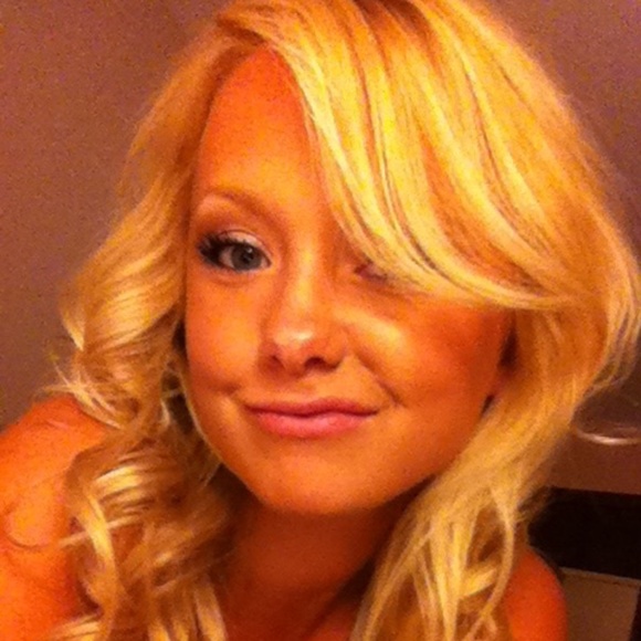 Meet your Posher, Christina - Picture 1 of 16